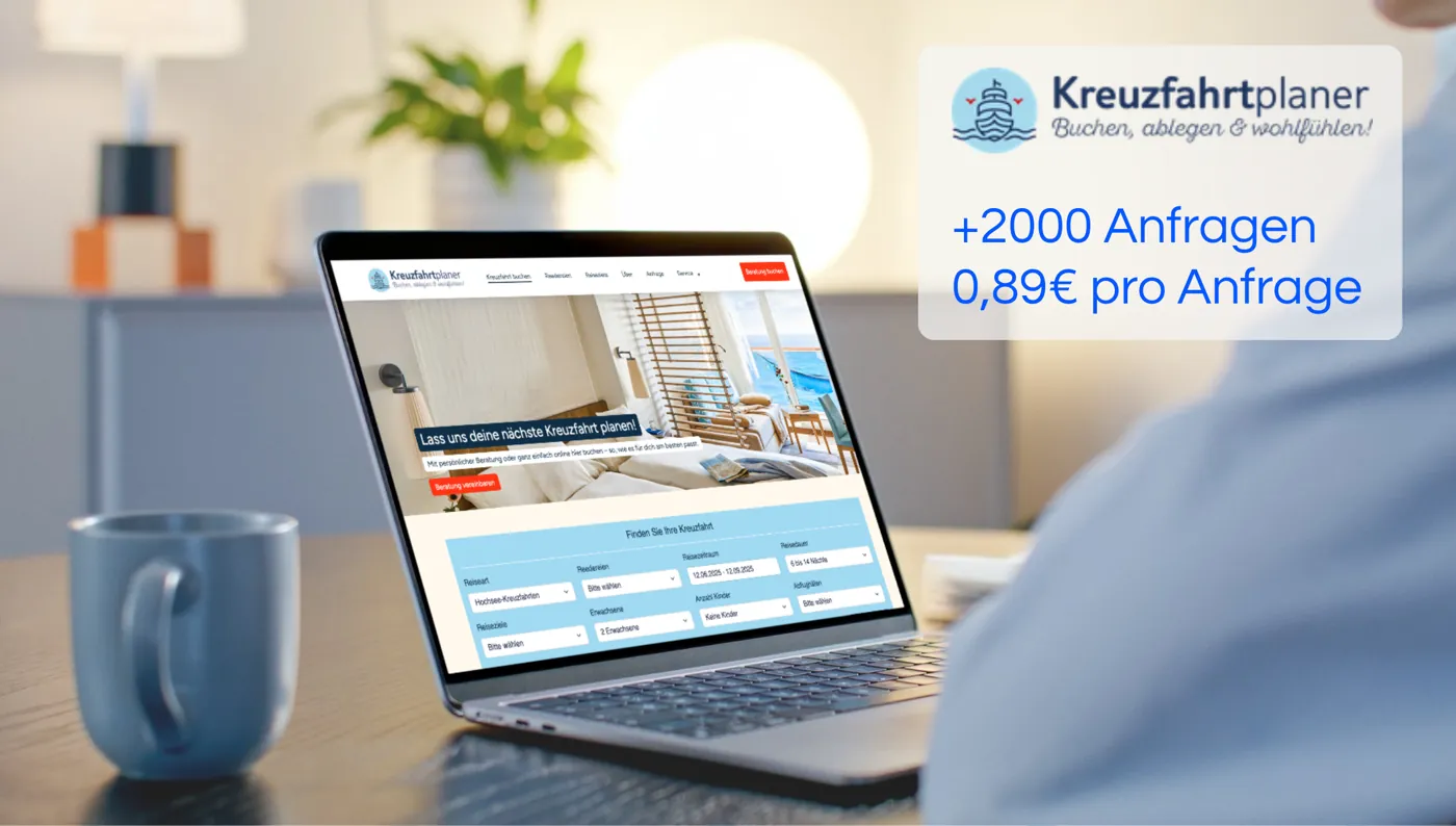 Laptop mit der Anfrageseite von Kreuzfahrtplaner
